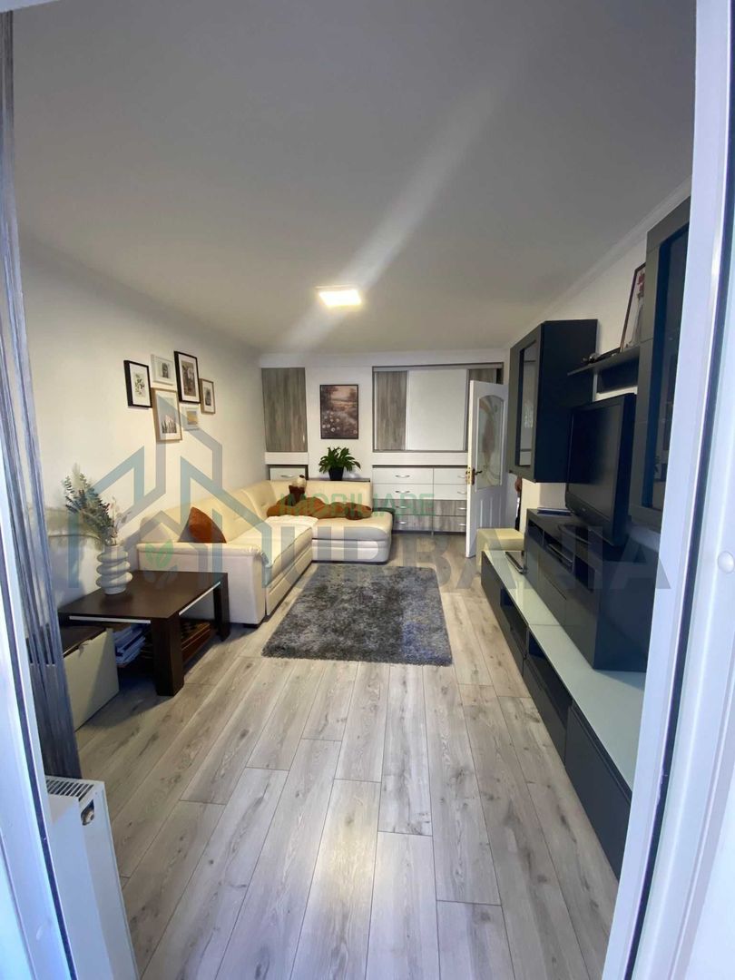 P.F vand apartament cu 4 camere in Nicolina - Poză 1