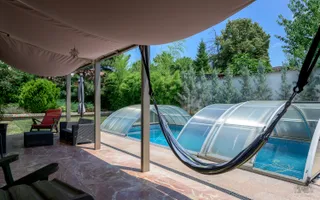 Vilă de arhitectură cu piscină, garaje și teren de 800 mp - Poză 48