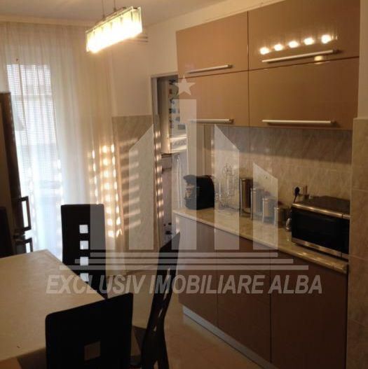 Apartament cu 3 camere decomandate, Centru - Poză 6