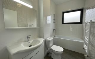 Casă / Vilă cu 4 camere de închiriat - Dezmir - Poză 6