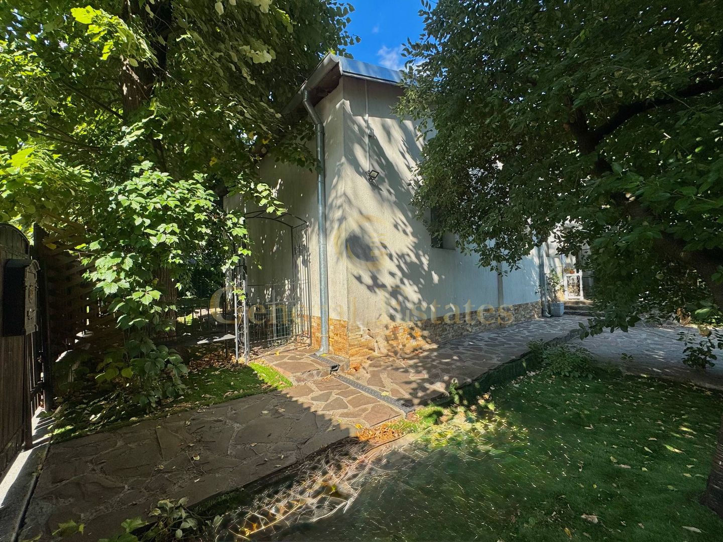 Spre Vânzare Proprietate remarcabilă cu 6 camere în inima Iașului ! - Poză 14