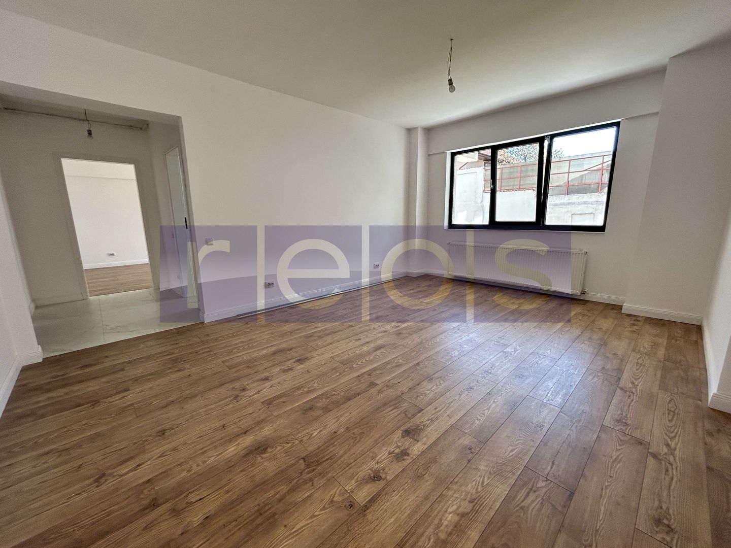 VANZARE APARTAMENT 3 CAMERE + CURTE 150 MP | ZONA ANDRONACHE | RENOVAT - Poză 2