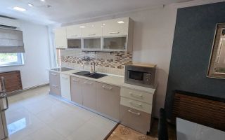Apartament 3 camere in vila curte proprie, centrala,  5 min metrou - Poză 2
