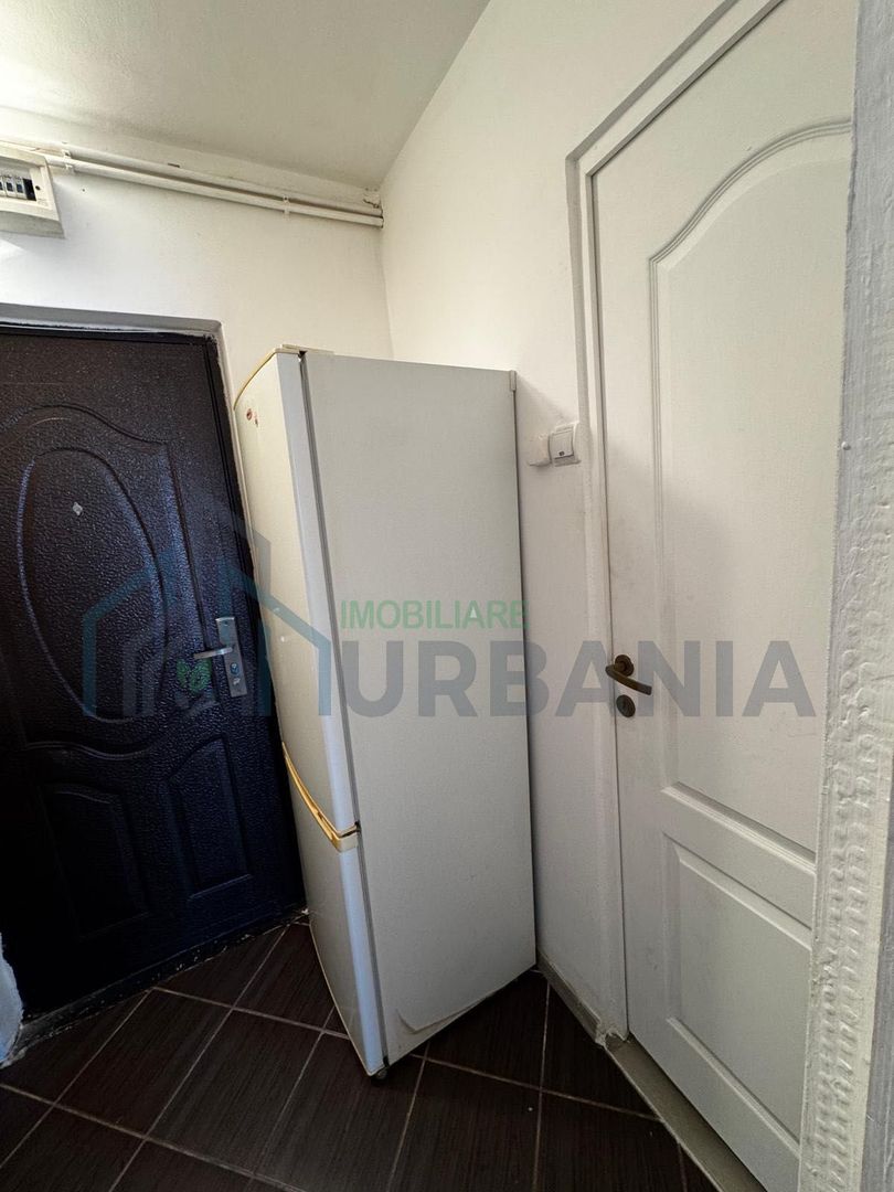 Garsonieră de închiriat în zona Podu Roș, la 10 minute de Palas Centru - Poză 5