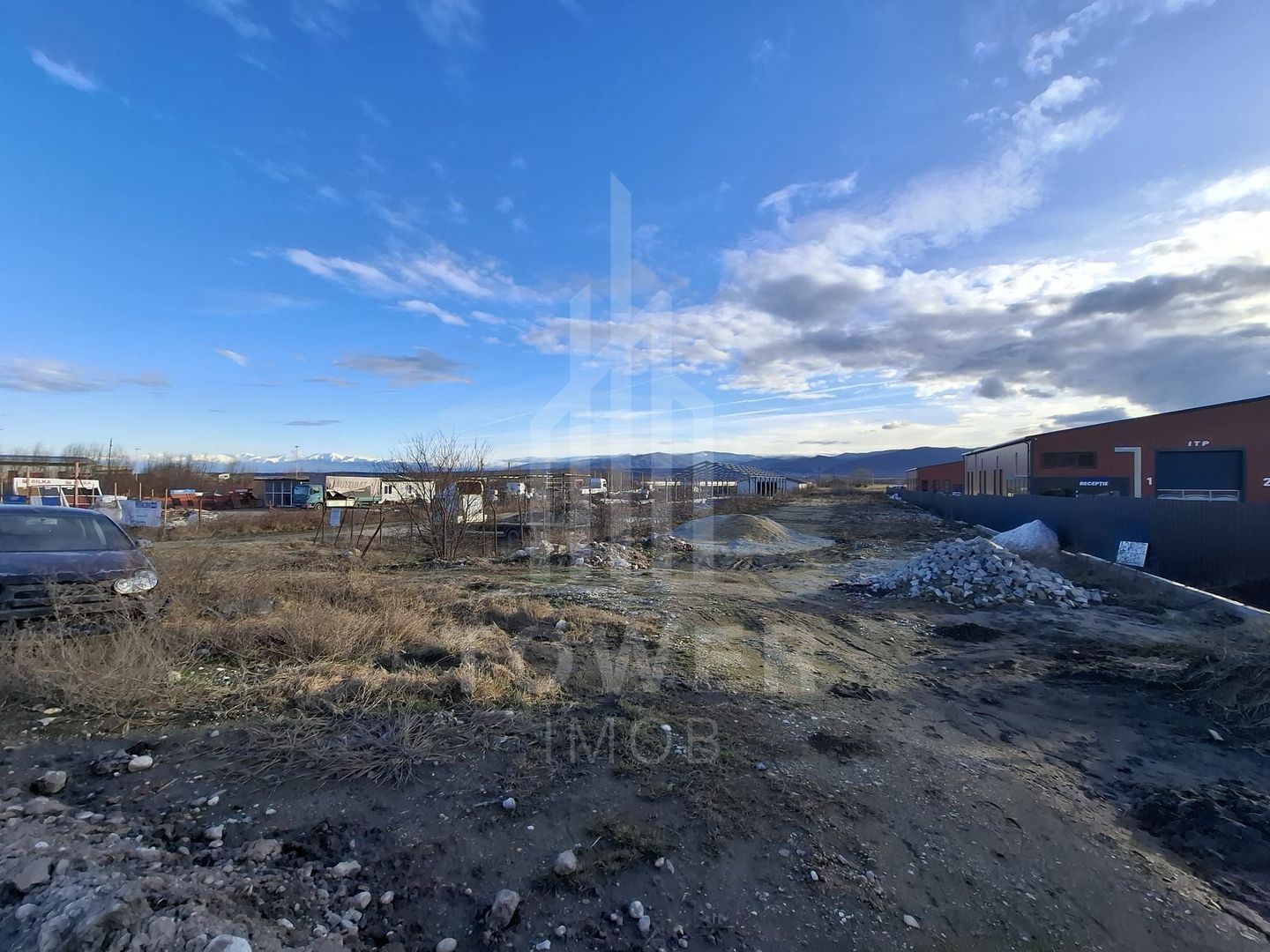 Teren intravilan la intrare in Cristian, pentru constructii industriale - Poză 3