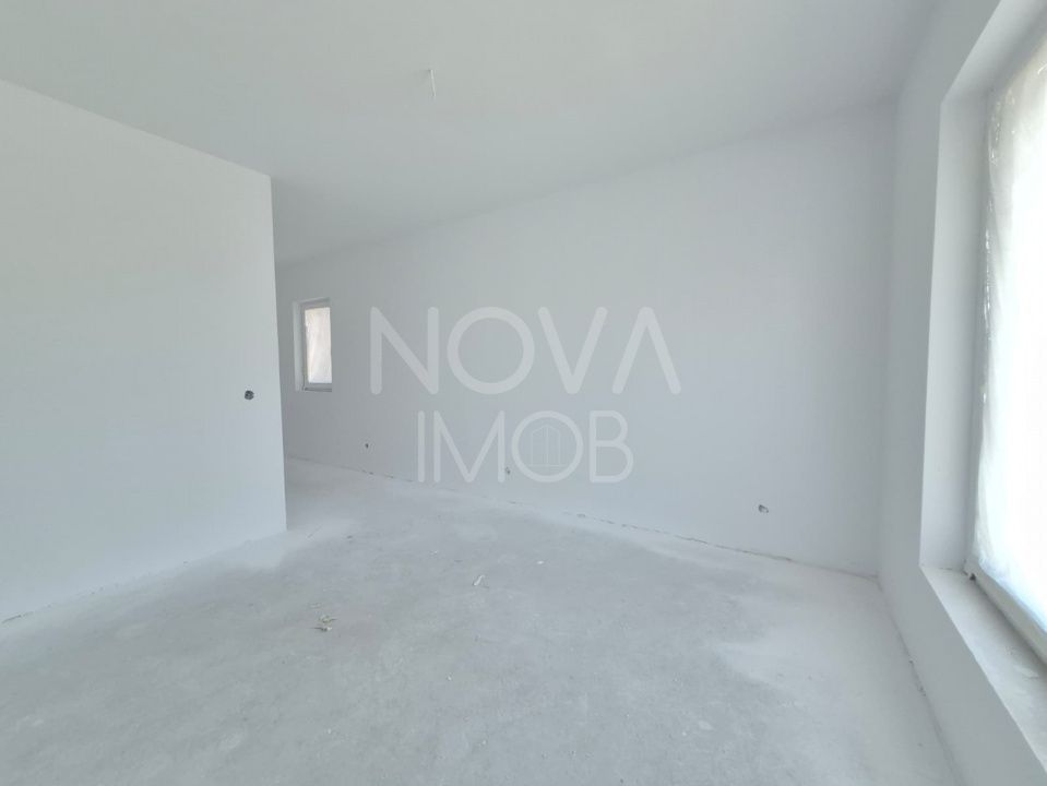 Casa tip duplex, la alb - Sura Mica - COMISION 0 - Poză 11