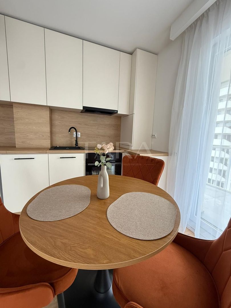 Apartament modern cu 3 camere și terasă generoasă – zona Eroilor. - Poză 1