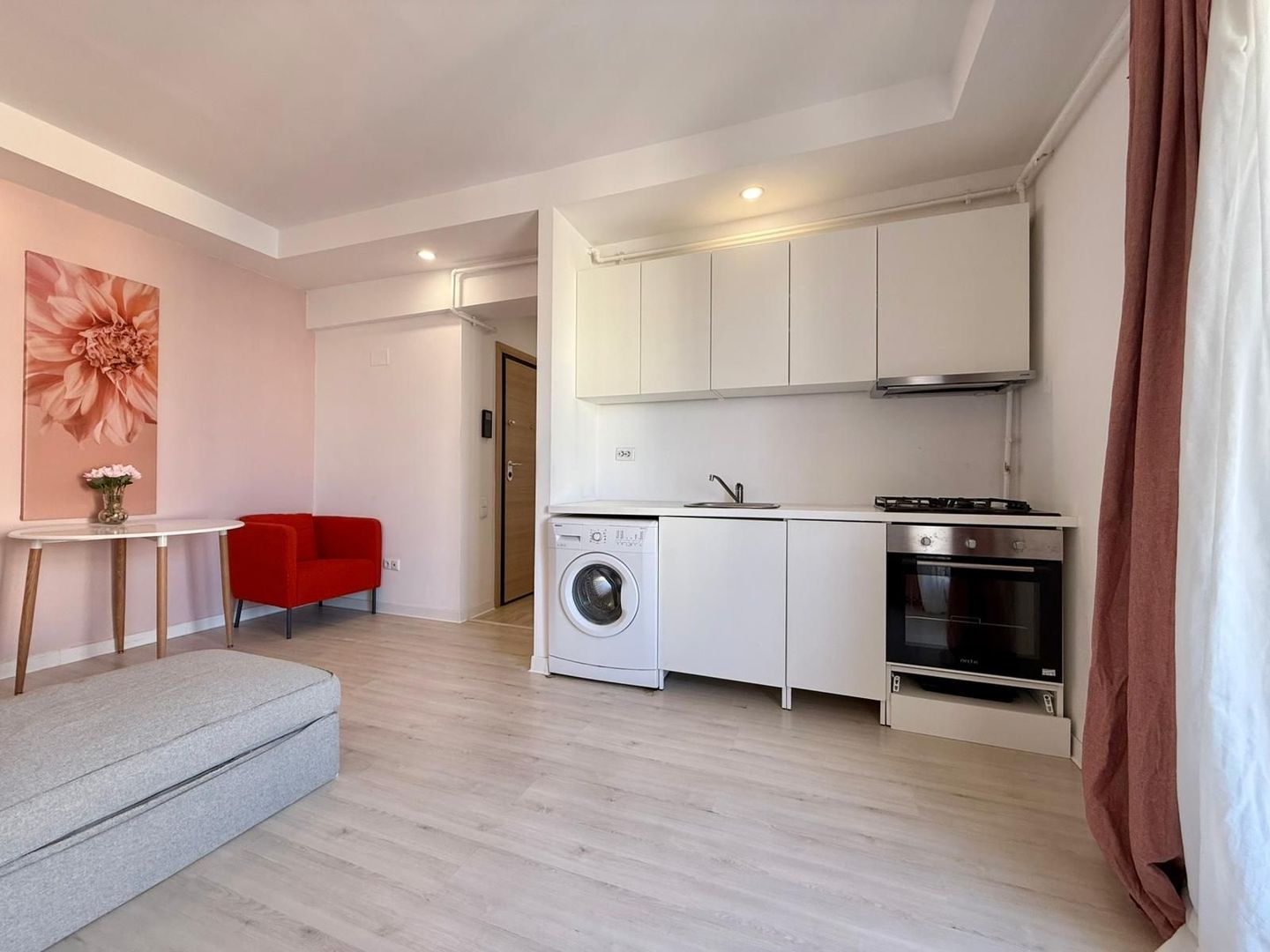 COSMOPOLIS - Apartament cu 2 camere, mobilat si utilat. - Poză 2