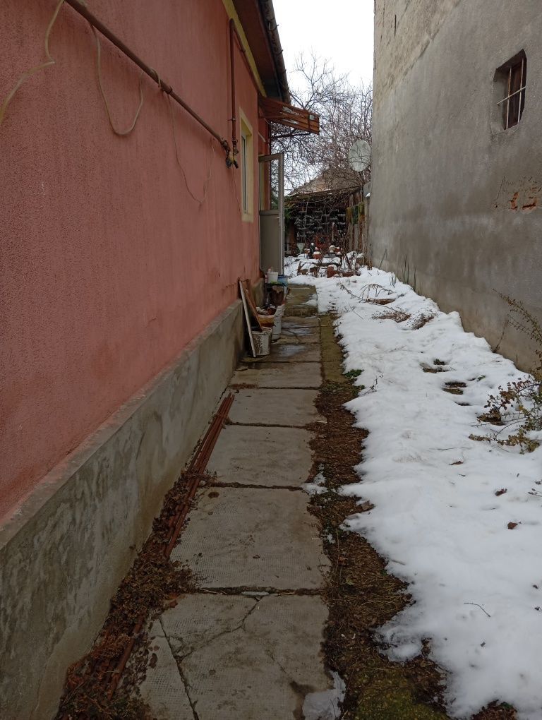 BRASADAS vinde casa 2 cam cu intrare comuna zona CENTRALA. - Poză 2