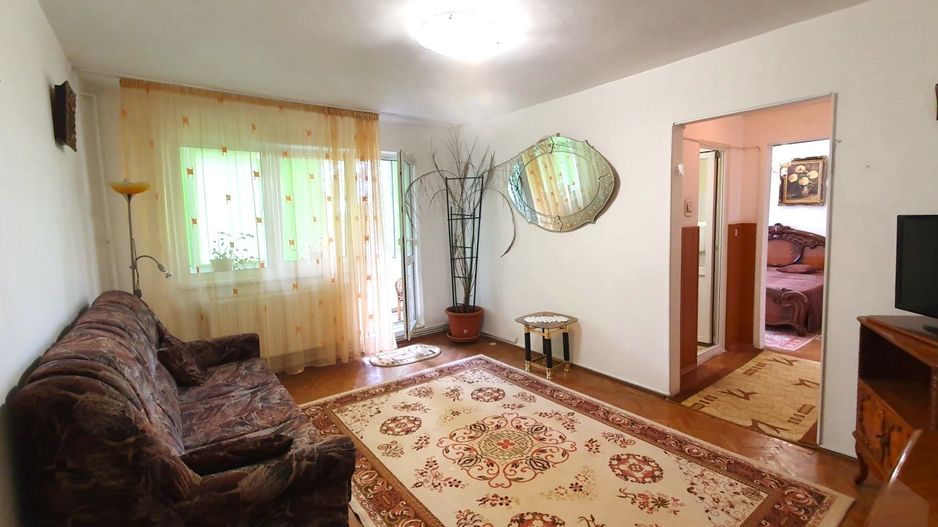 Apartament luminos cu vedere spre biserică, într-un cartier verde și liniștit. - Poză 8