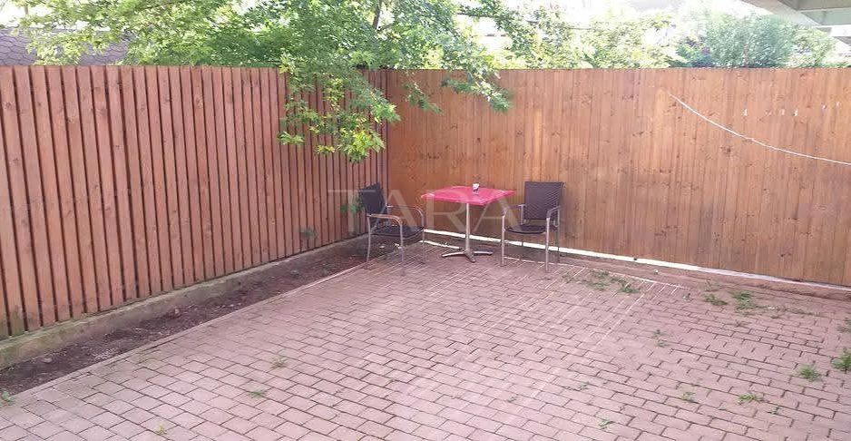 Apartament cu 1 cameră, curte privată și parcare inclusă, zona Terra. - Poză 5