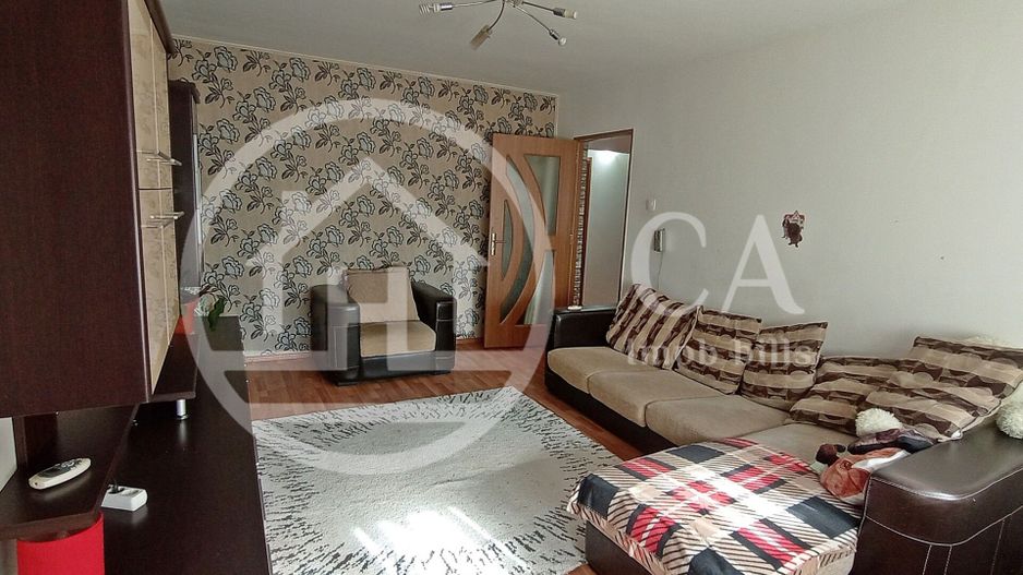 Apartament cu 3 camere de vanzare in zona Rogerius, Oradea - Poză 2