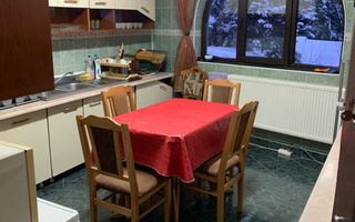 Vila Predeal 500 mp de renovat potential 6 apartamente 3 garaje - Poză 8