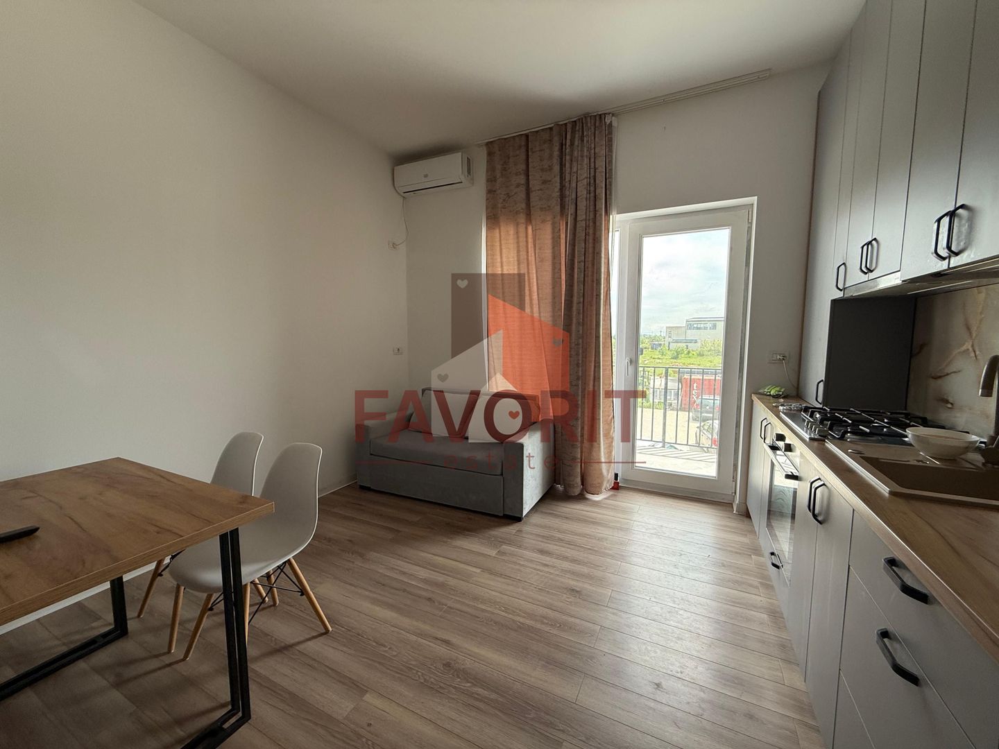 Mobilat si utilat. Etaj 1. Strada asfaltata - Poză 2