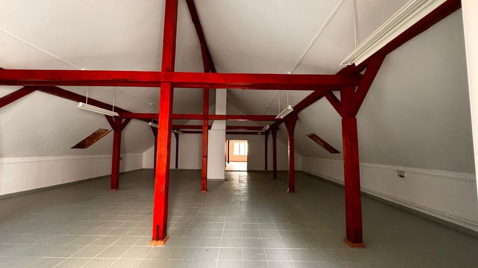Complex de clădiri administrative – Livada, 310.000 E. Comision 0. - Poză 8