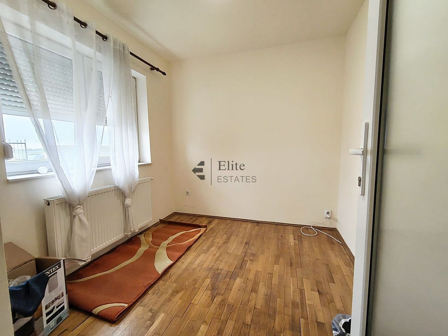 Casa cu 4 camere garaj si curte de 500 mp in Nojorid - Poză 10