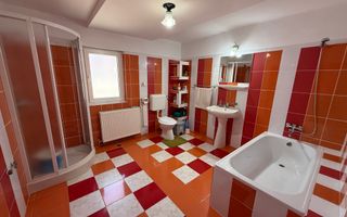 Vila construită in 2010 - P+1+pod - S=236 mp și curte 238 mp Campina! - Poză 9