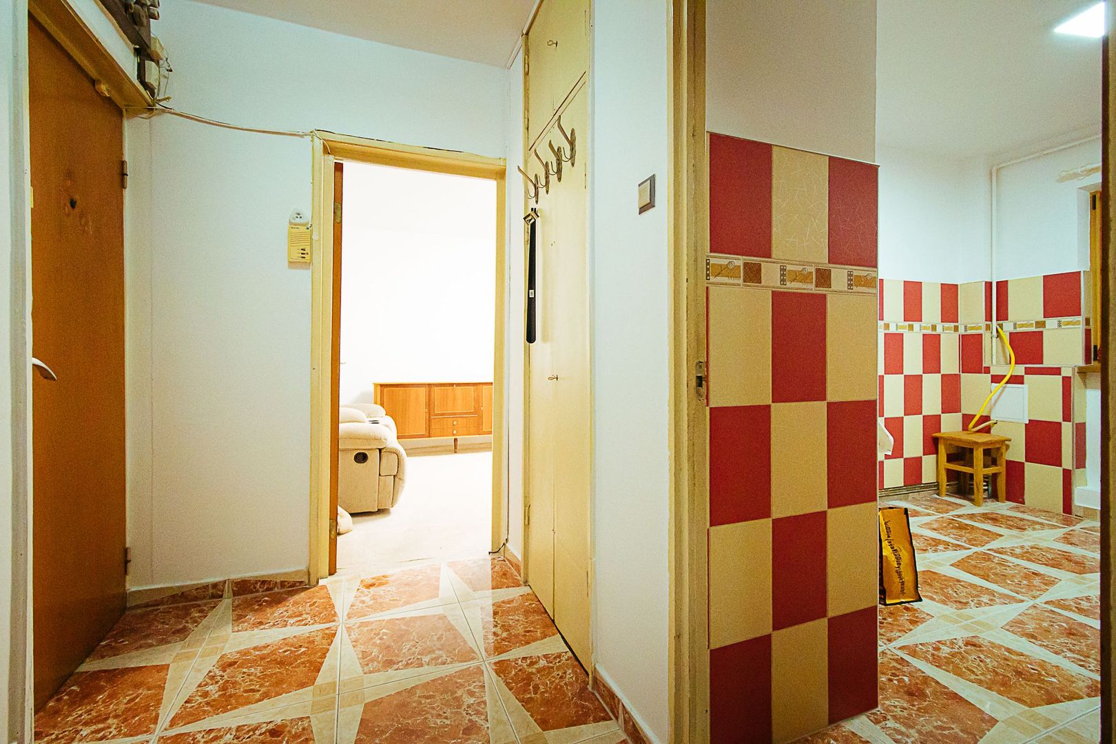 Ideal pentru o familie, toate facilitățile în apropiere - Poză 5