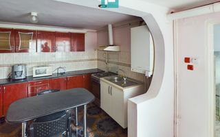 Casă cu 7 camere și 2 băi in Grădiște - Poză 9