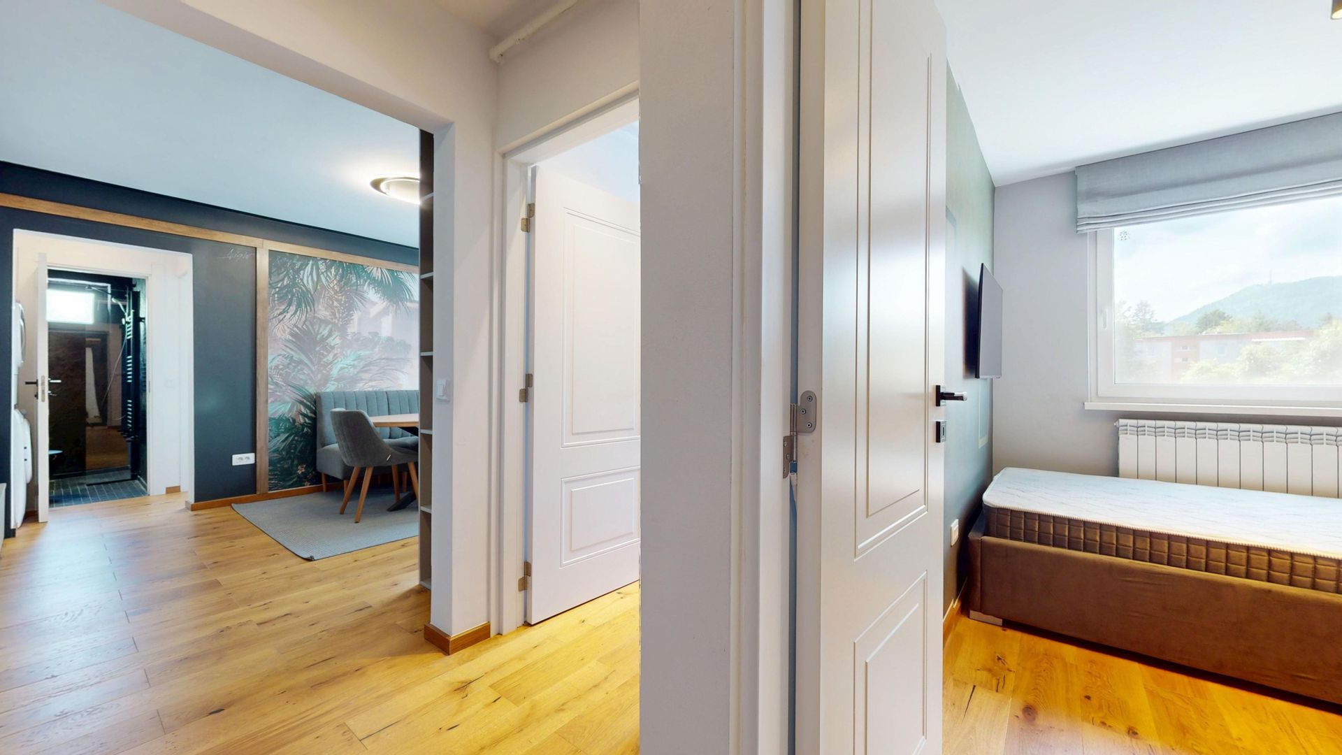 Apartament 3 camere, renovat integral -- desing, culoare si armonie - Poză 3