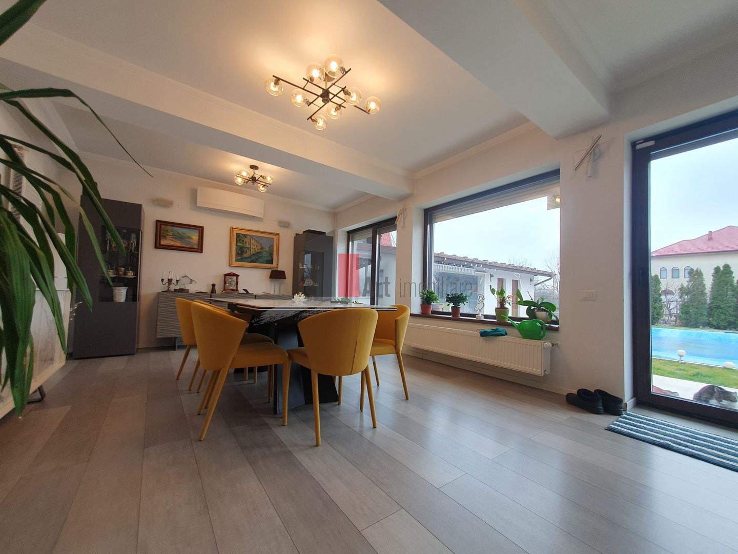 Vila superba Tunari cu piscina - Poză 1