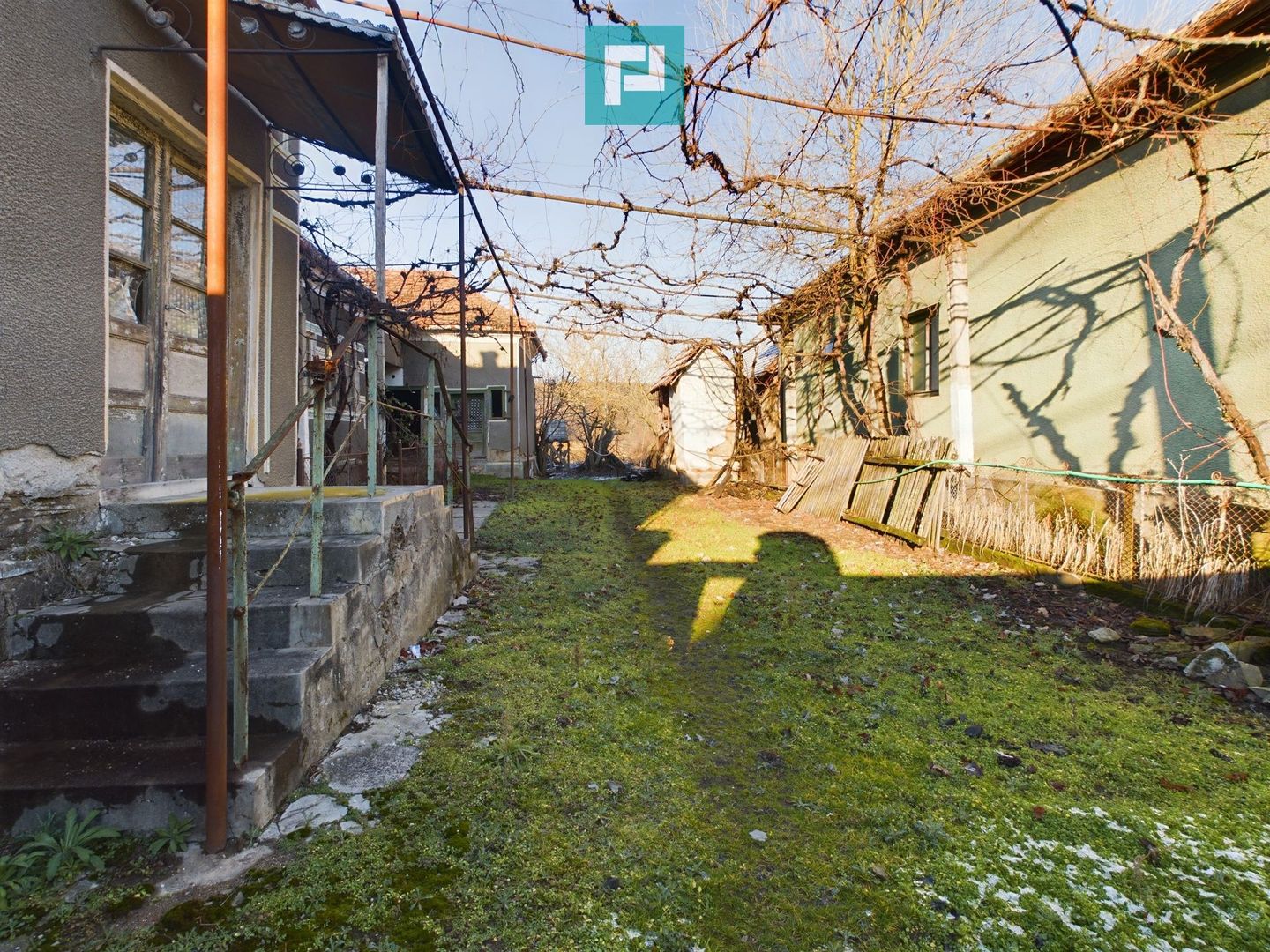 Casă de vacanță de vânzare în Tauț - Poză 11