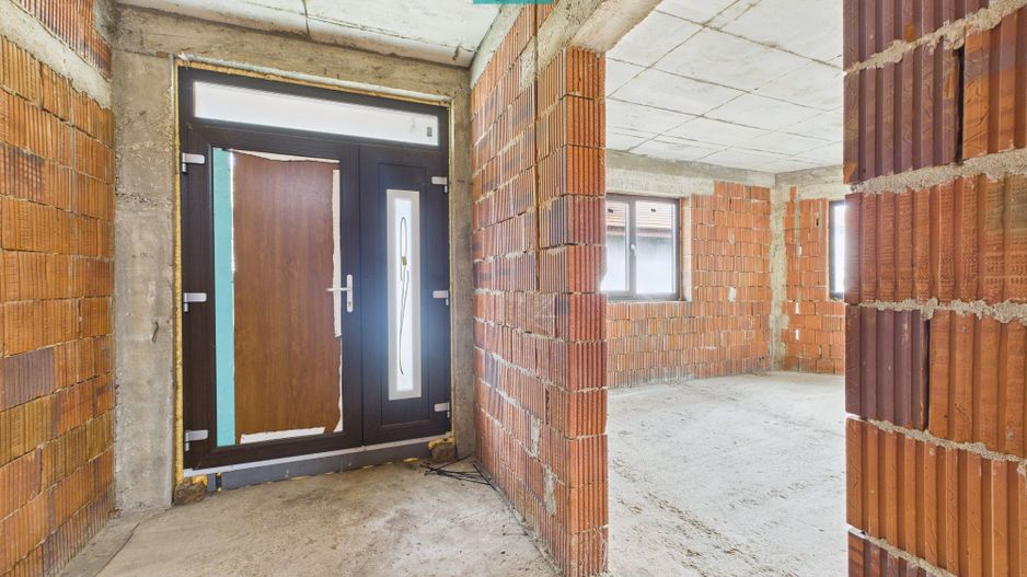 Casă la roşu P+E+M în Şagu - Poză 4