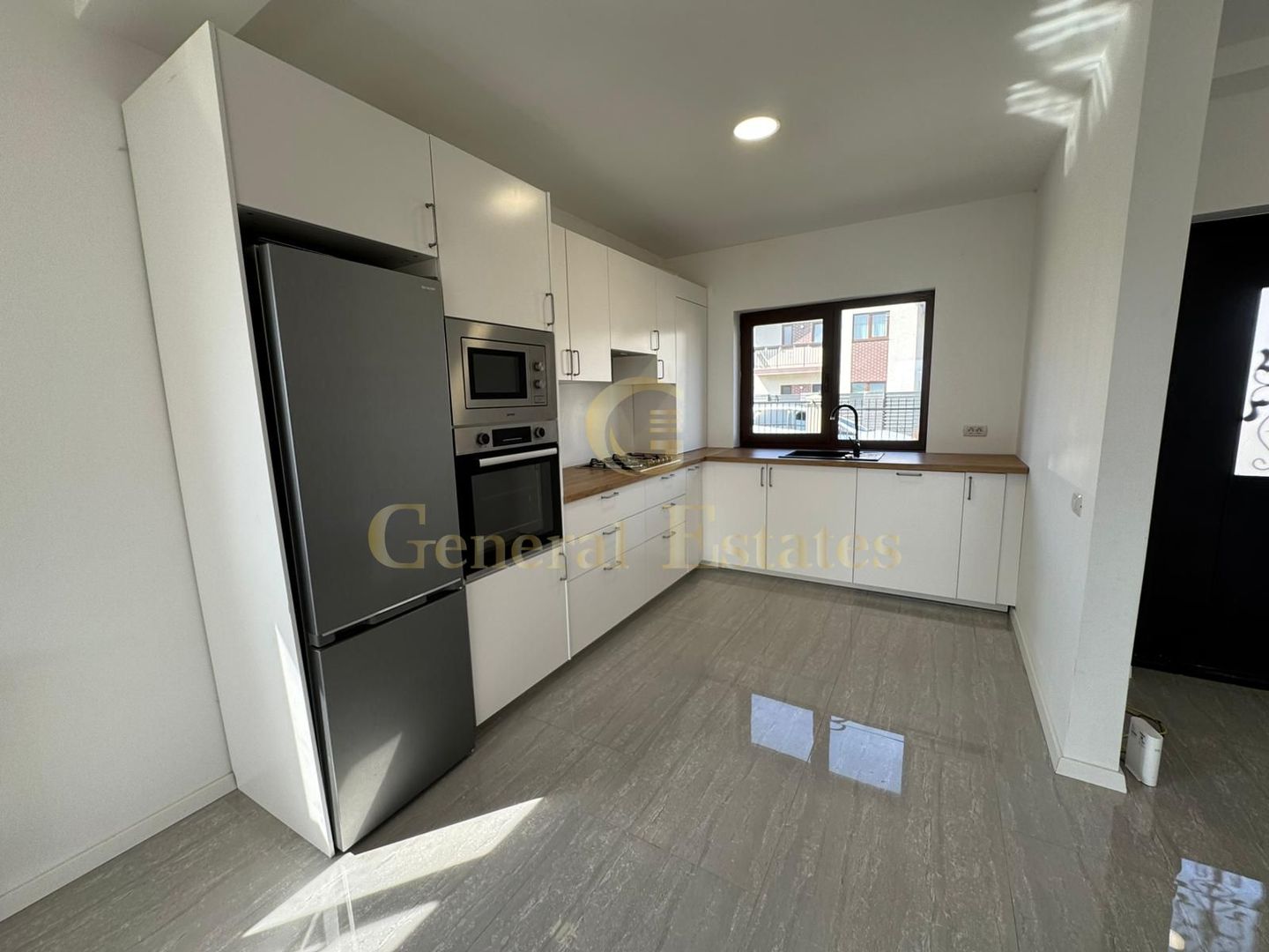 Chirie Casă tip duplex  4 camere - Poză 3