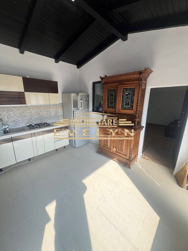 Casa de vanzare in Cristesti la strada principala, renovata complet !! - Poză 3