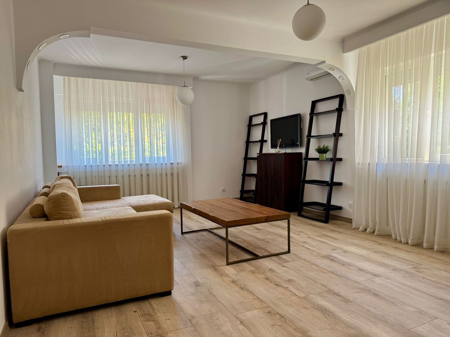 APARTAMENT 2 CAMERE |  CALEA VICTORIEI | COMPLET MOBILAT SI UTILAT - Poză 2