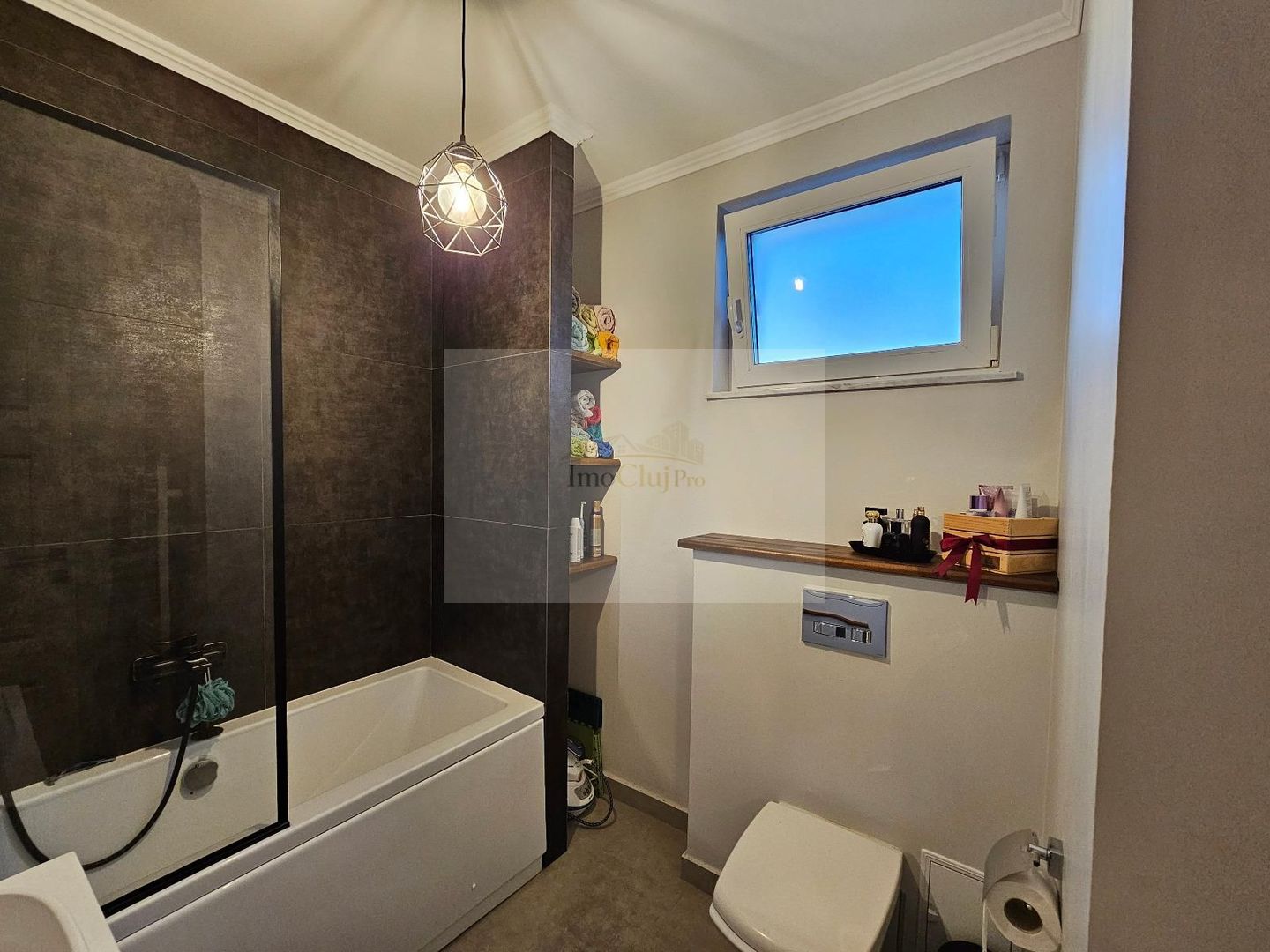 Casă spațioasă cu 4 camere și curte proprie – ideală pentru familie - Poză 13