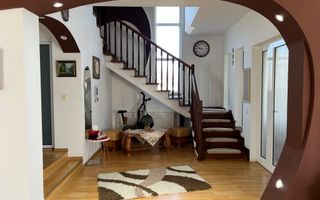 Case cu 7 camere, curte proprie + spălătorie, în Sighetu Marmației - Poză 5