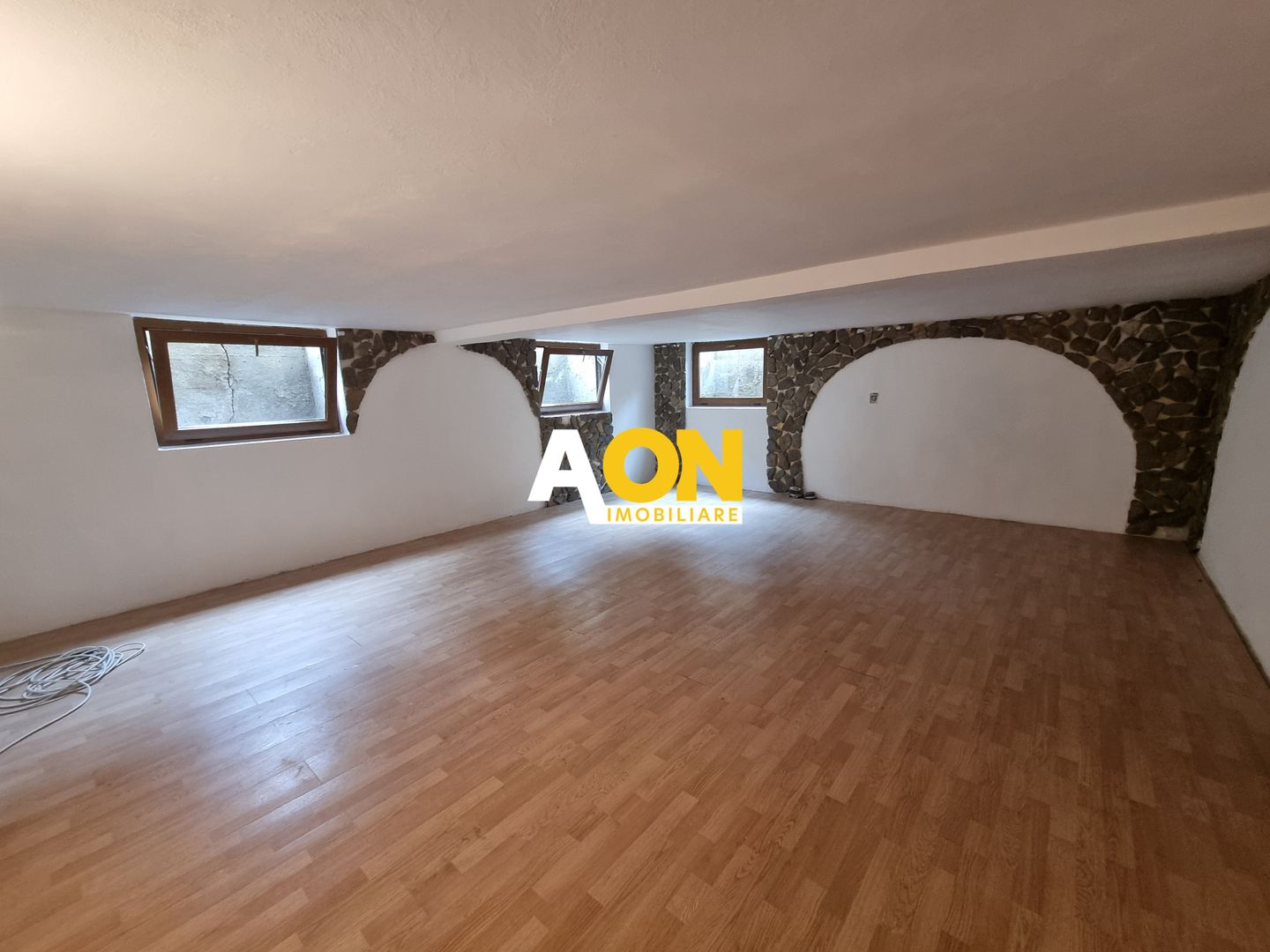 De vanzare casa 6 camere, S+P+M, 900mp teren, Cetate - Poză 17