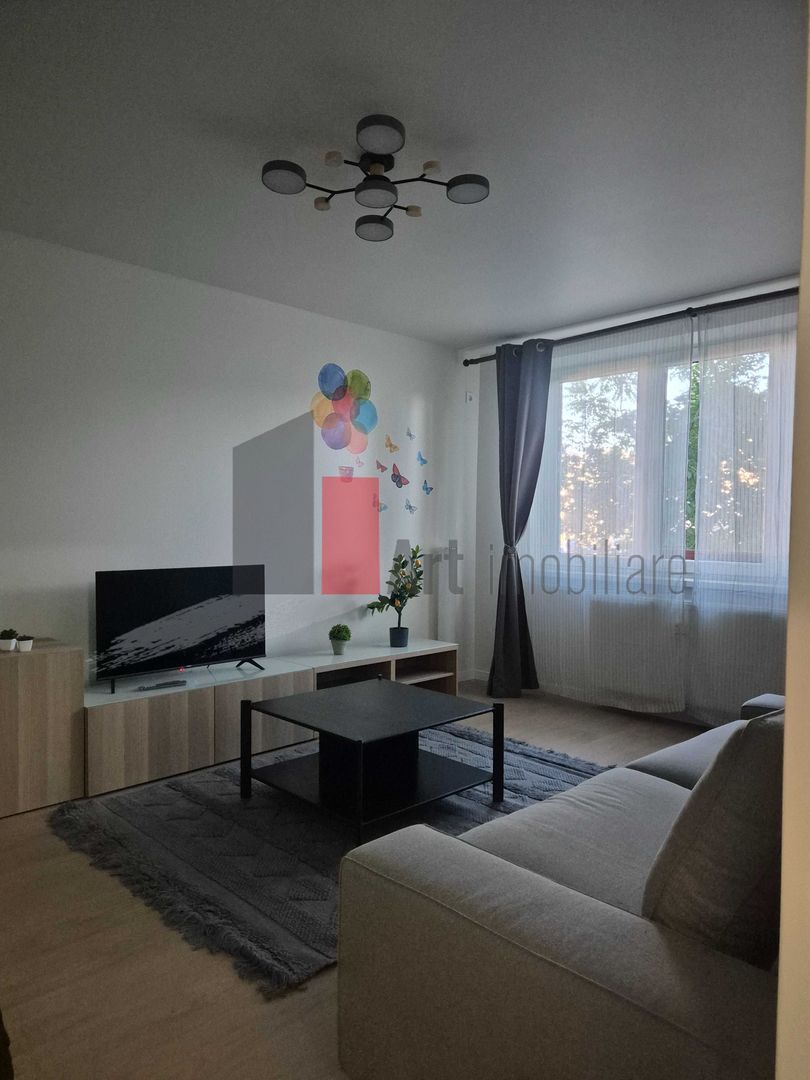 Inchiriez apartament 4 camere, complet renovat, - Poză 2