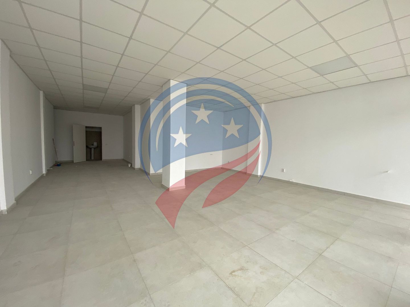 VANZARE SPATIU CENTRAL 350 M UTILI STRADAL - Poză 1