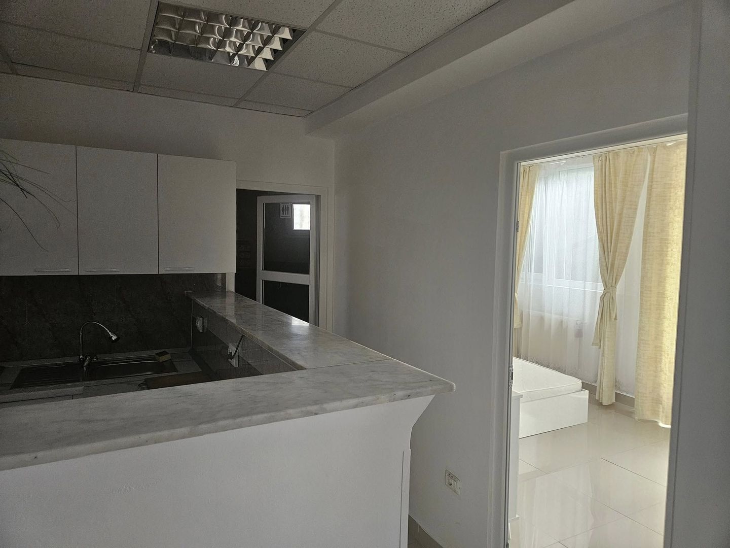 Spre Chirie - apartament 3 camere , etaj 1 in Vila - Poză 4