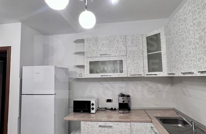 Apartament cu 3 camere – 13 Decembrie, Coresi la 5 minute pe jos. - Poză 3