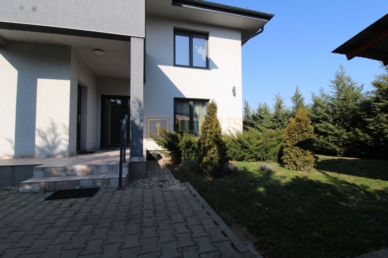 Casa cu 3 camere, locuri de  parcare, curte - Poză 23