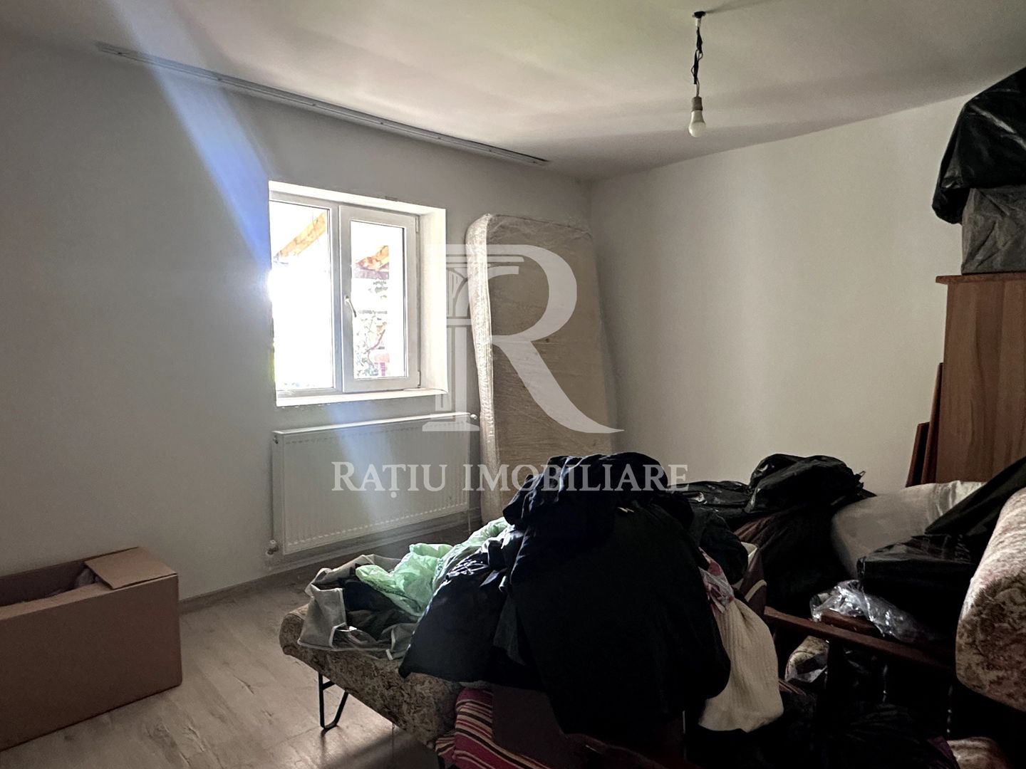 Casa cu anexe si pivniță | Teren intravilan generos | Sannicolau Roman - Poză 9