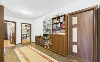 Vilă 10 camere + spațiu comercial | teren 1.300 mp | Otopeni 23 August - Poză 16
