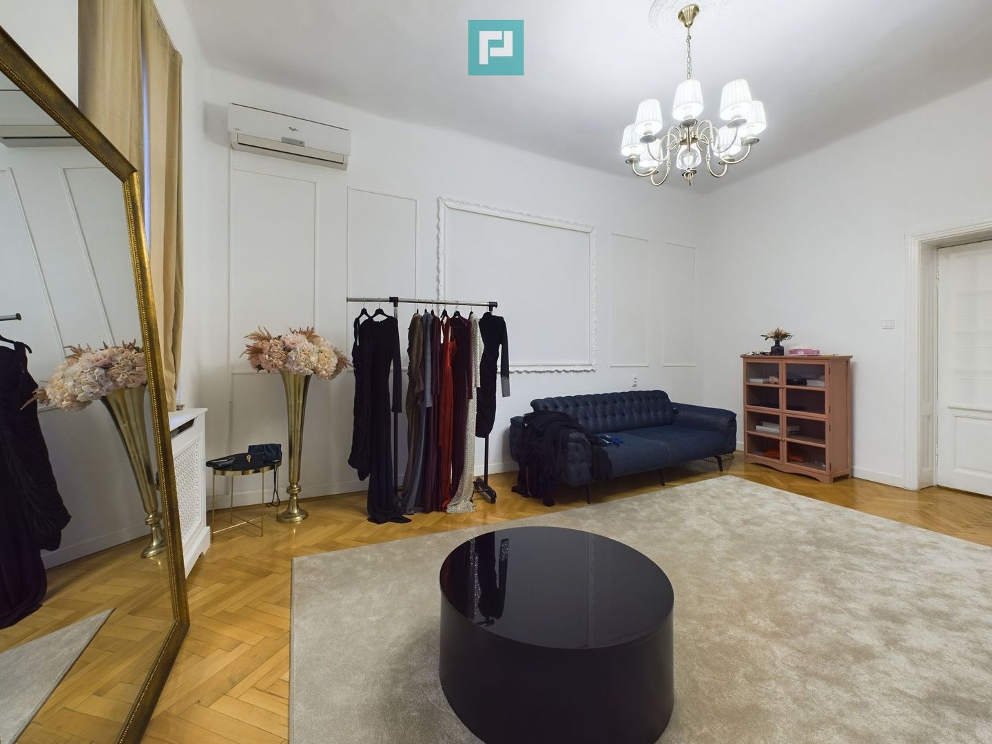Apartament Central Renovat – Spațiu Generos la Piața Unirii - Poză 3