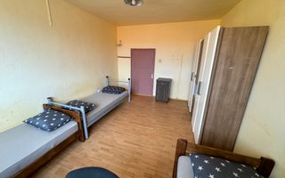 24 de locuri de cazare in 8 garsoniere si anexe pe un etaj intreg - Poză 7
