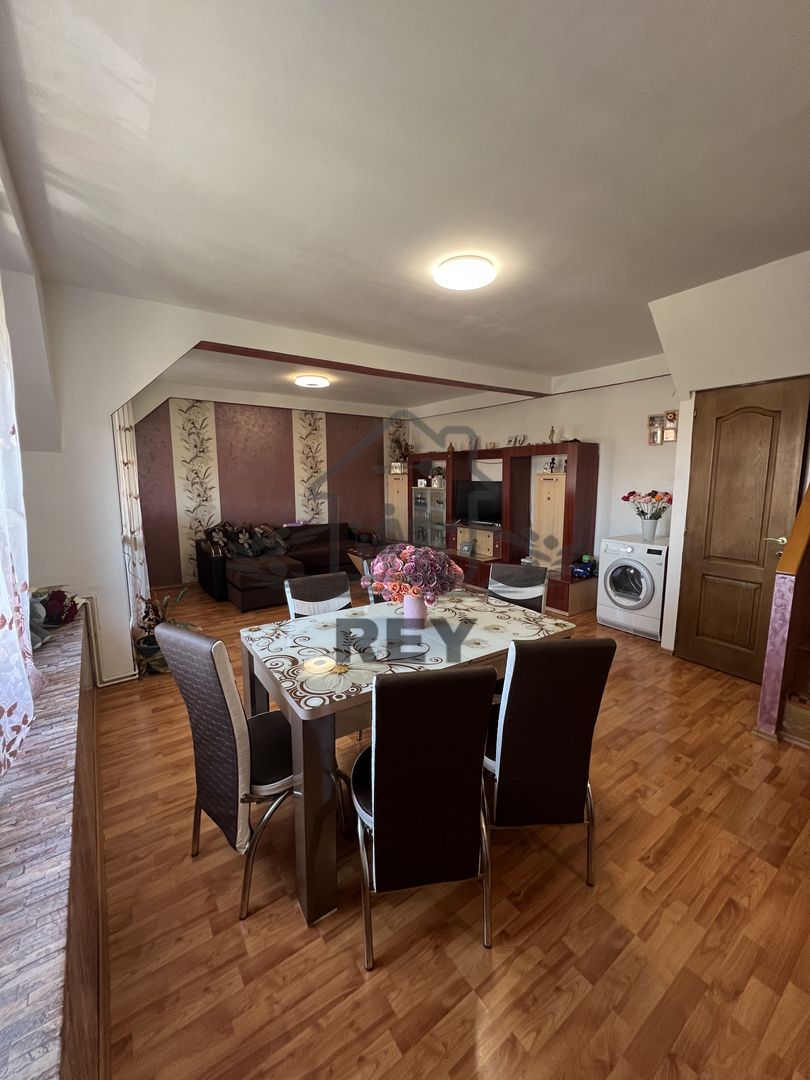 De vanzare- Apartament 3 camere str Luptei - Poză 1