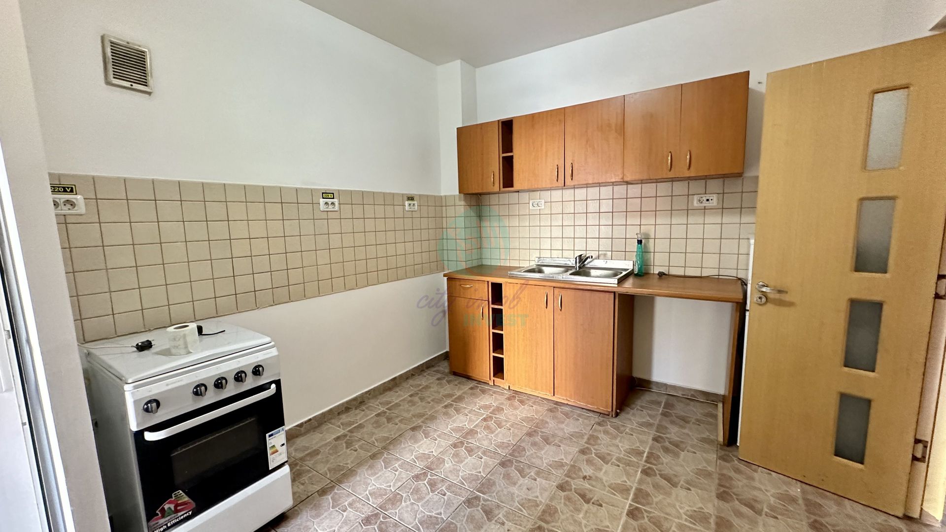 Casa construita in 2008 zona VATRA LUMINOASA - Poză 11