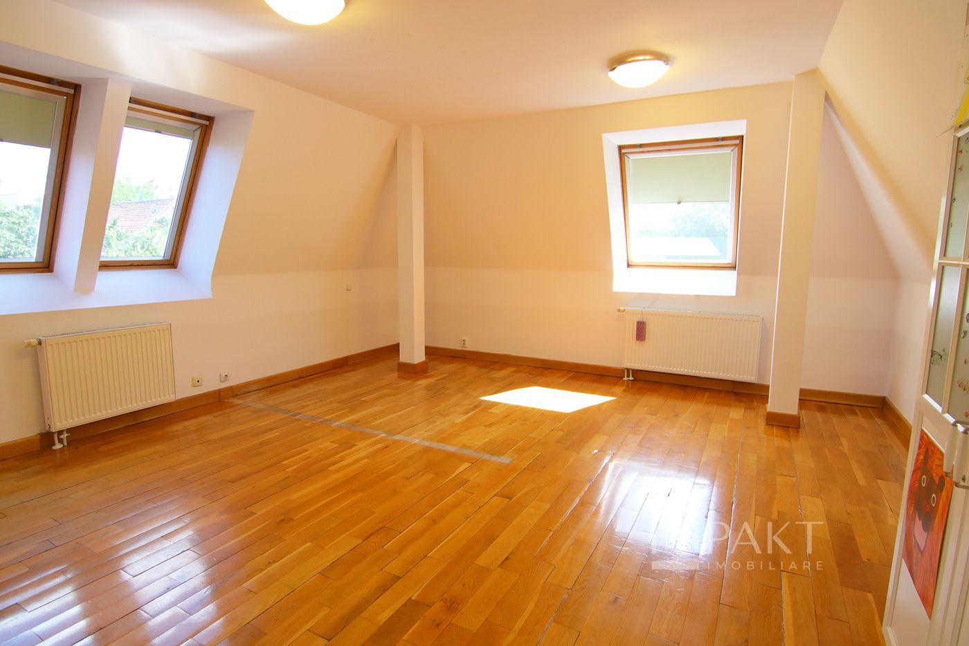 Casa individuala situata la 2 minute de Parcul Engels ! - Poză 20