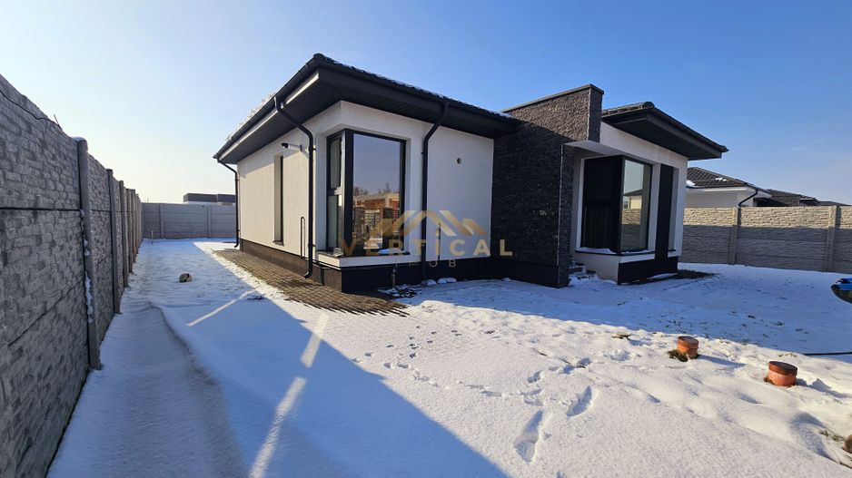 Casa de închiriat cu pompa de caldura si panouri - comuna Berceni - Poză 3