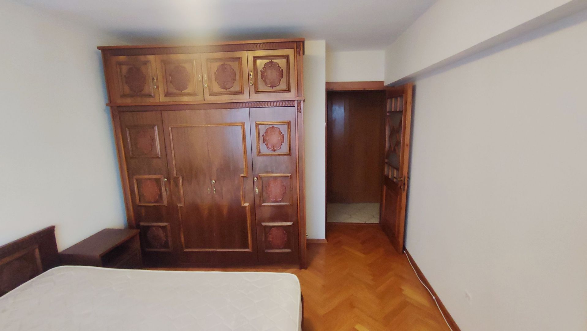 Apartament cu 3 camere decomandat mobilat-utilat - Poză 11