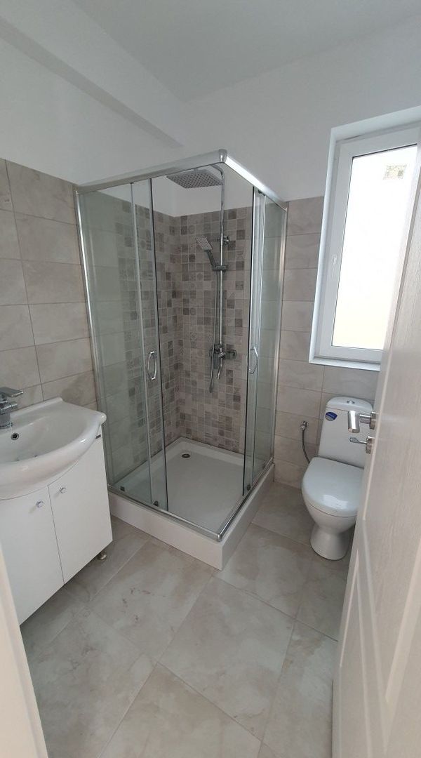 Casa dintre lacuri, Crevedia, cartier nou. - Poză 13