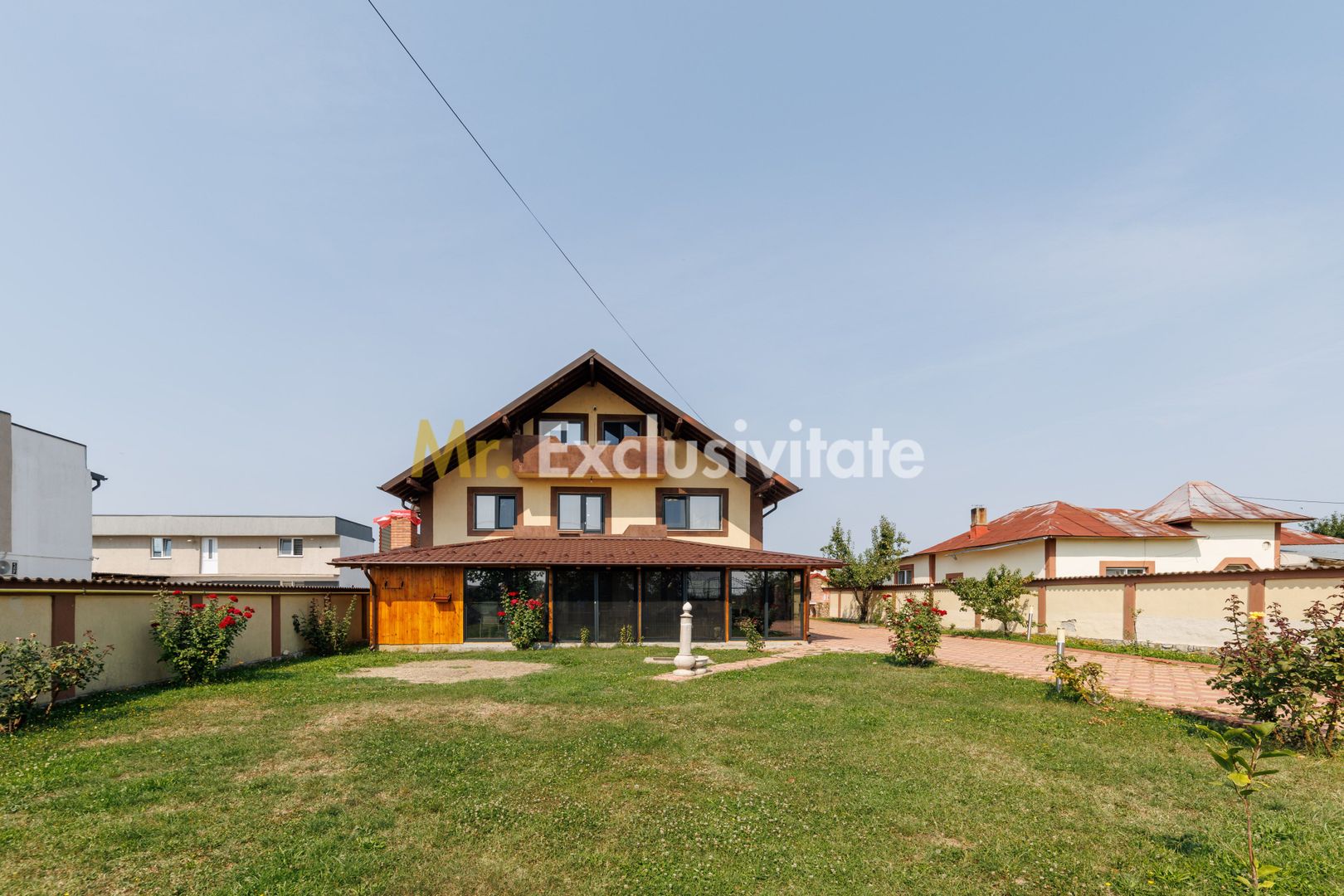 Proprietate cu 2 case si curte in Oarja, AG - Poză 1