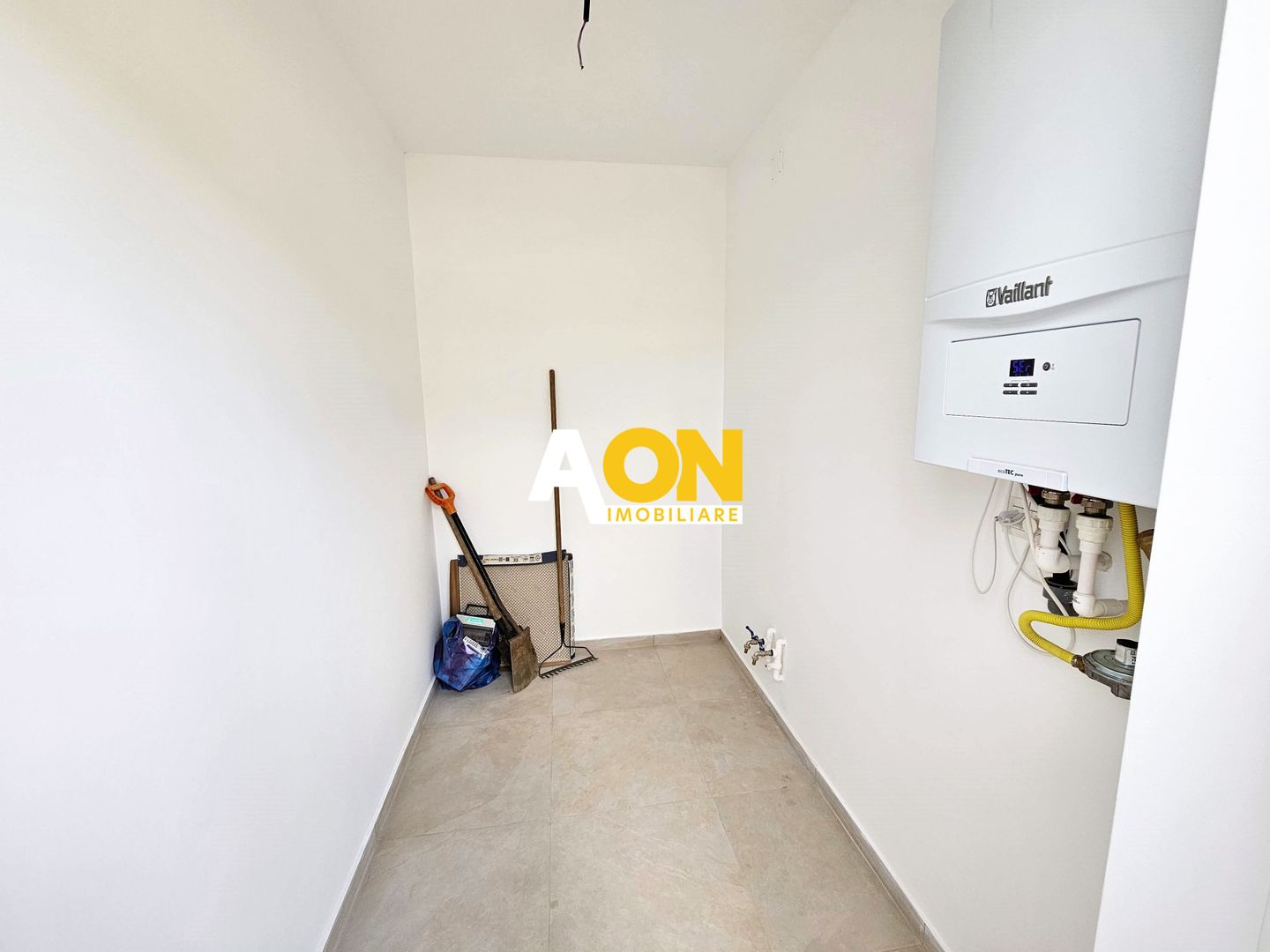 1/2 Duplex, 4 camere, 449 mp teren, asfalt, toate utilitatile, Cetate - Poză 16